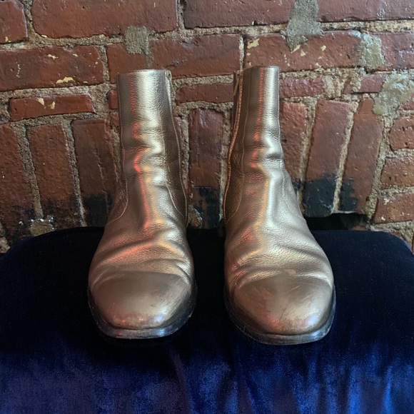 St Laurent Wyatt in metallic gold leather - Picture 2 of 7